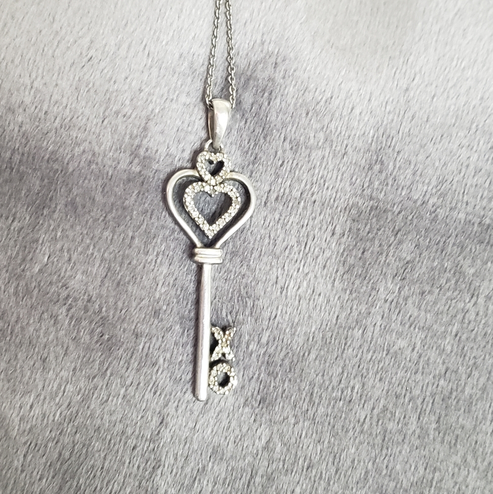 Diamond heart key pendant 💖 Great holiday gift!